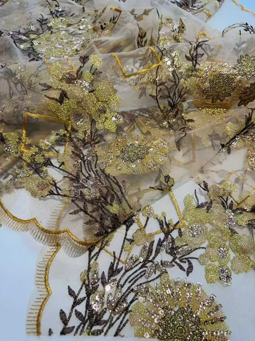 High Couture Crystal Irregular - огляд і ціна Crystal Mesh Fabric